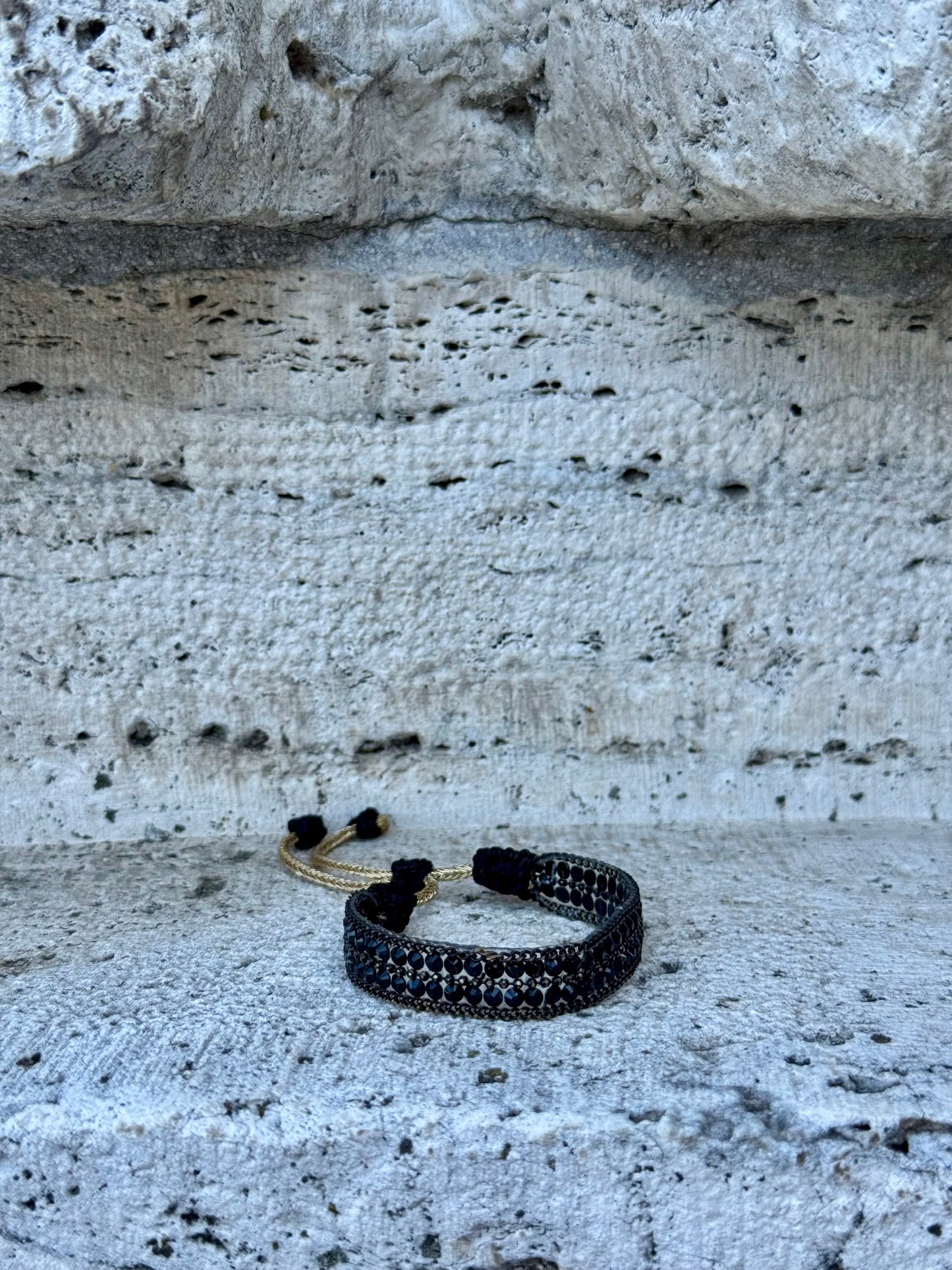 Náramek Black&Gold Dots