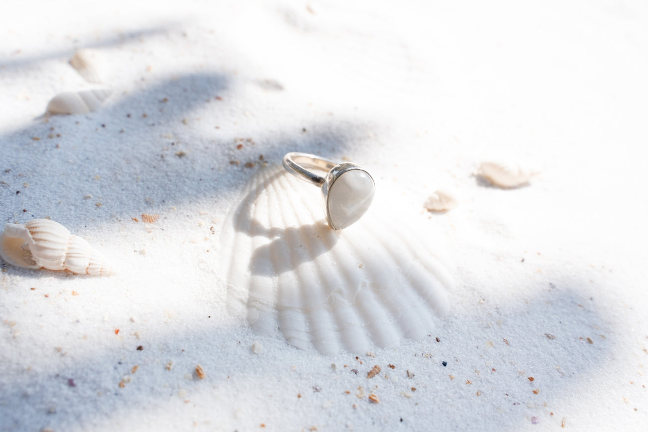 Prsten postříbřená mosaz s měsíčním kamenem Kapka