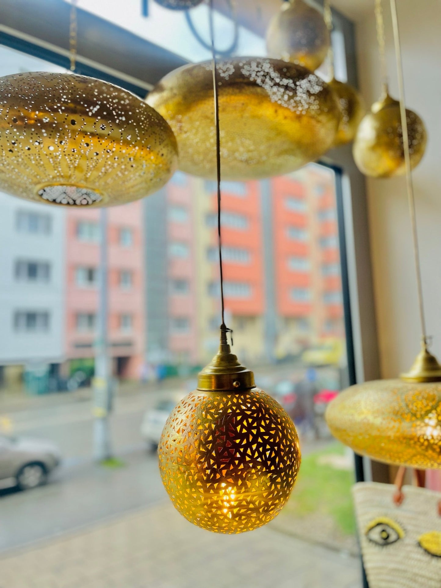 Mosazné světlo koule