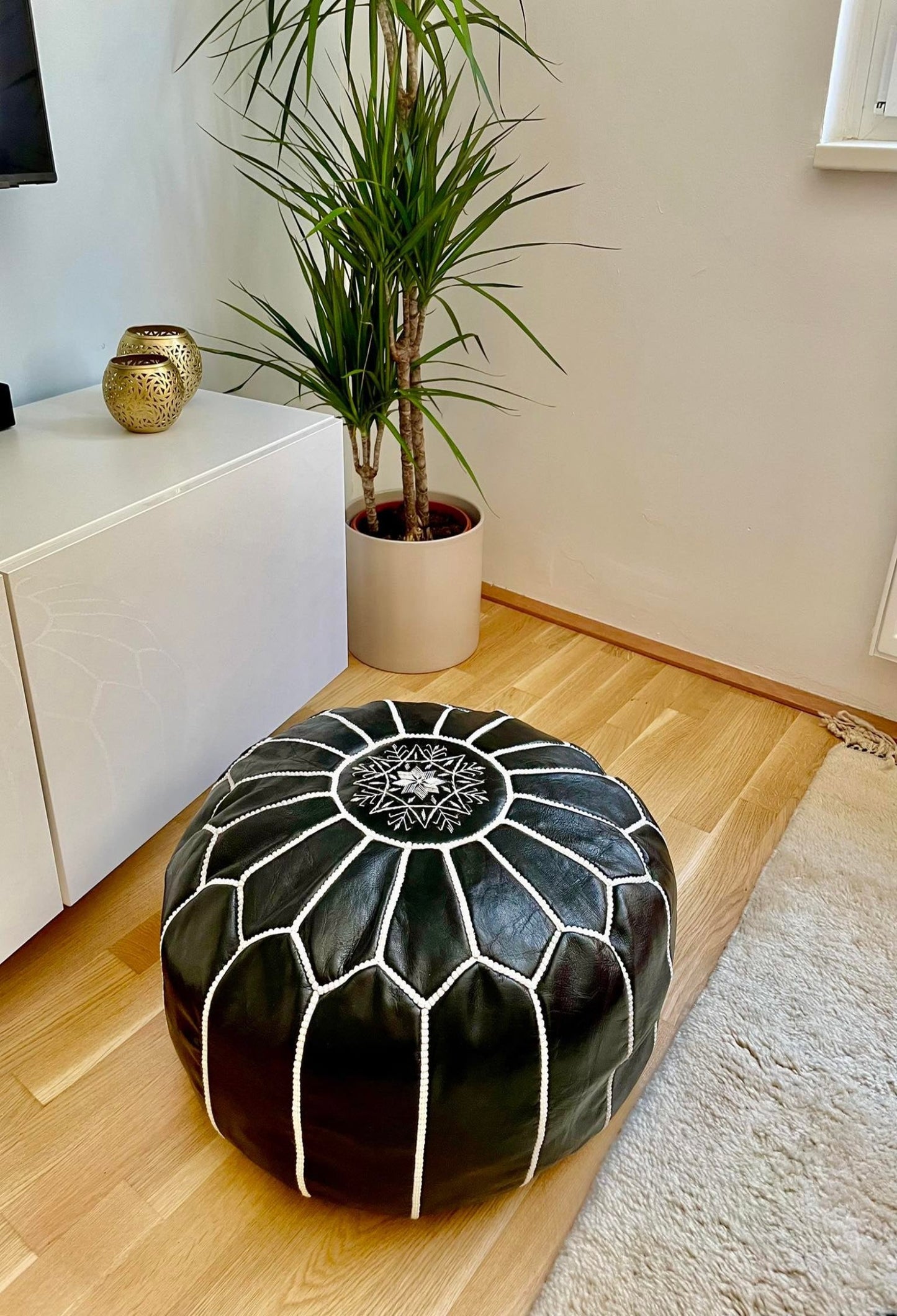 Kožený taburet - černý