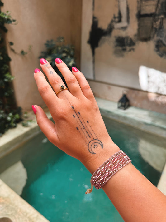 Náramek Rose Loom – ručně tkaný s korálkovou strukturou