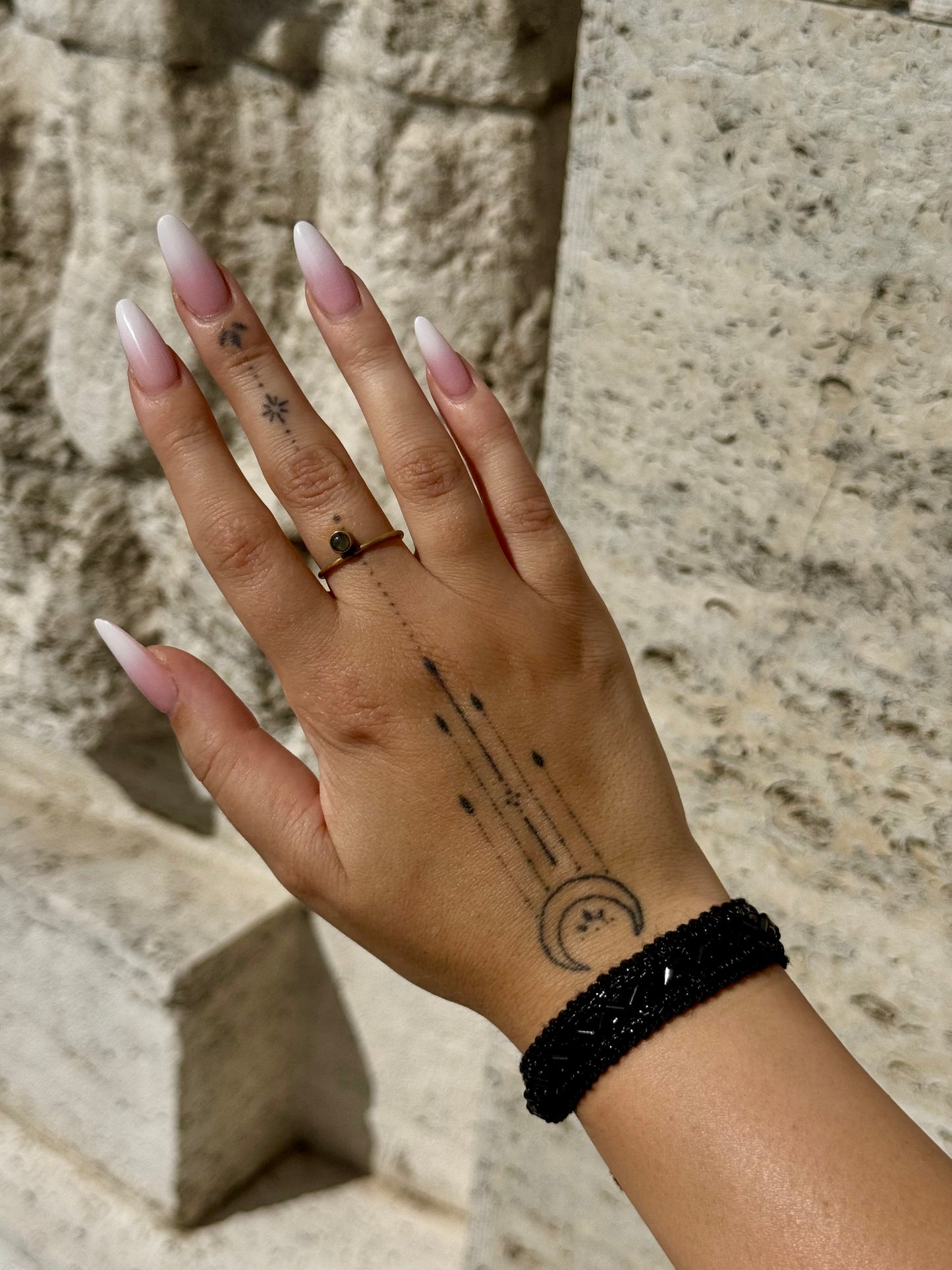 Náramek černý samet