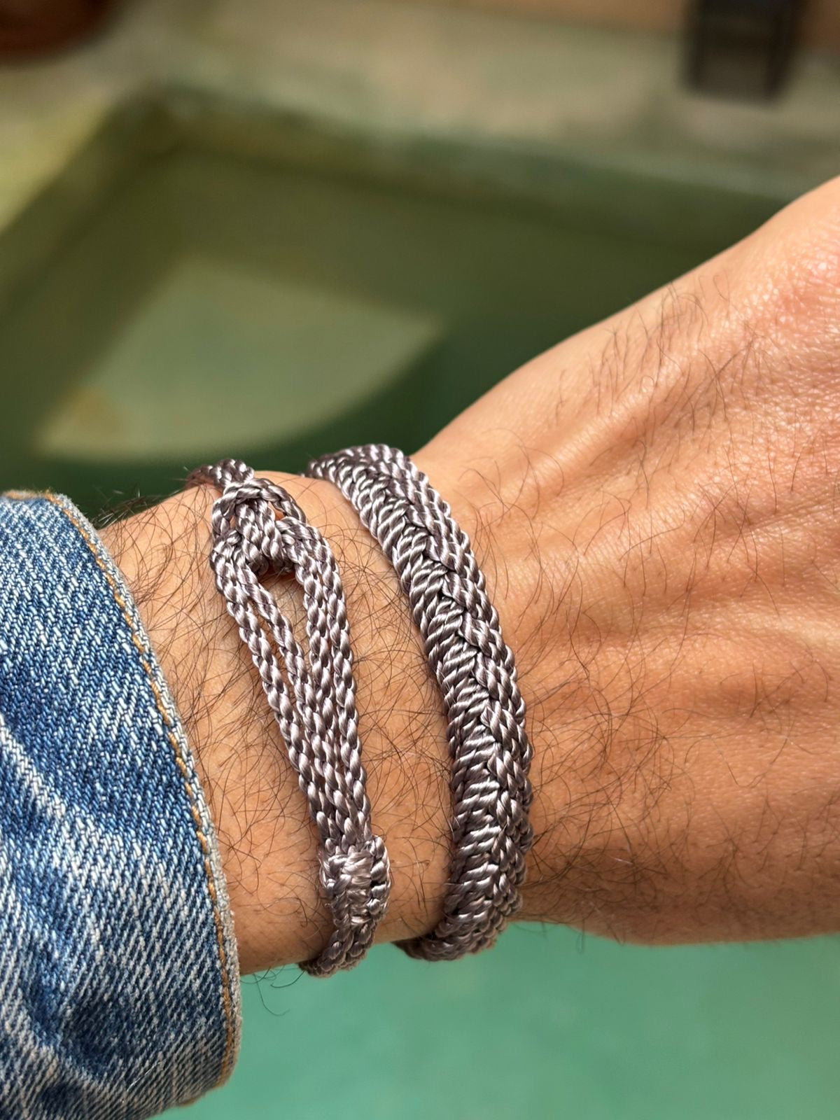 Náramek pánský hedvábný světle šedý