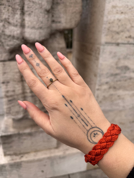 Náramek pletený oranžový