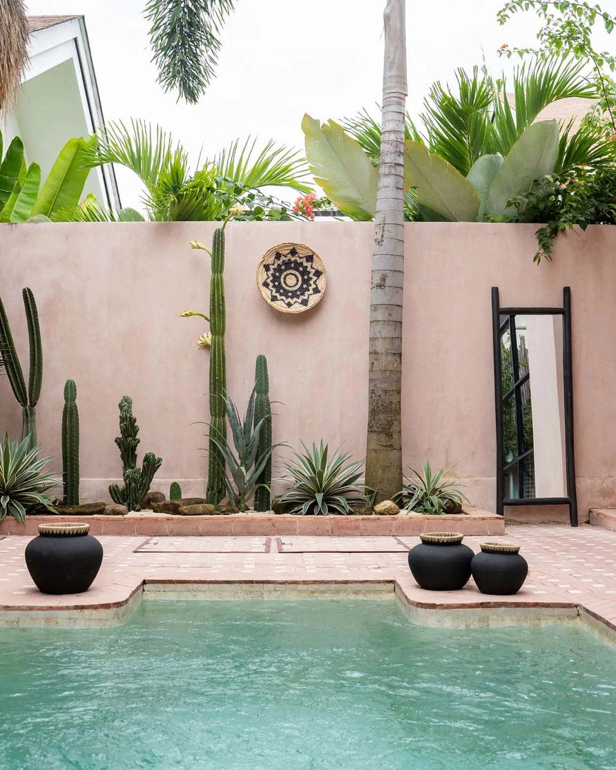 Keramická váza Styly černá s rafií 33cm