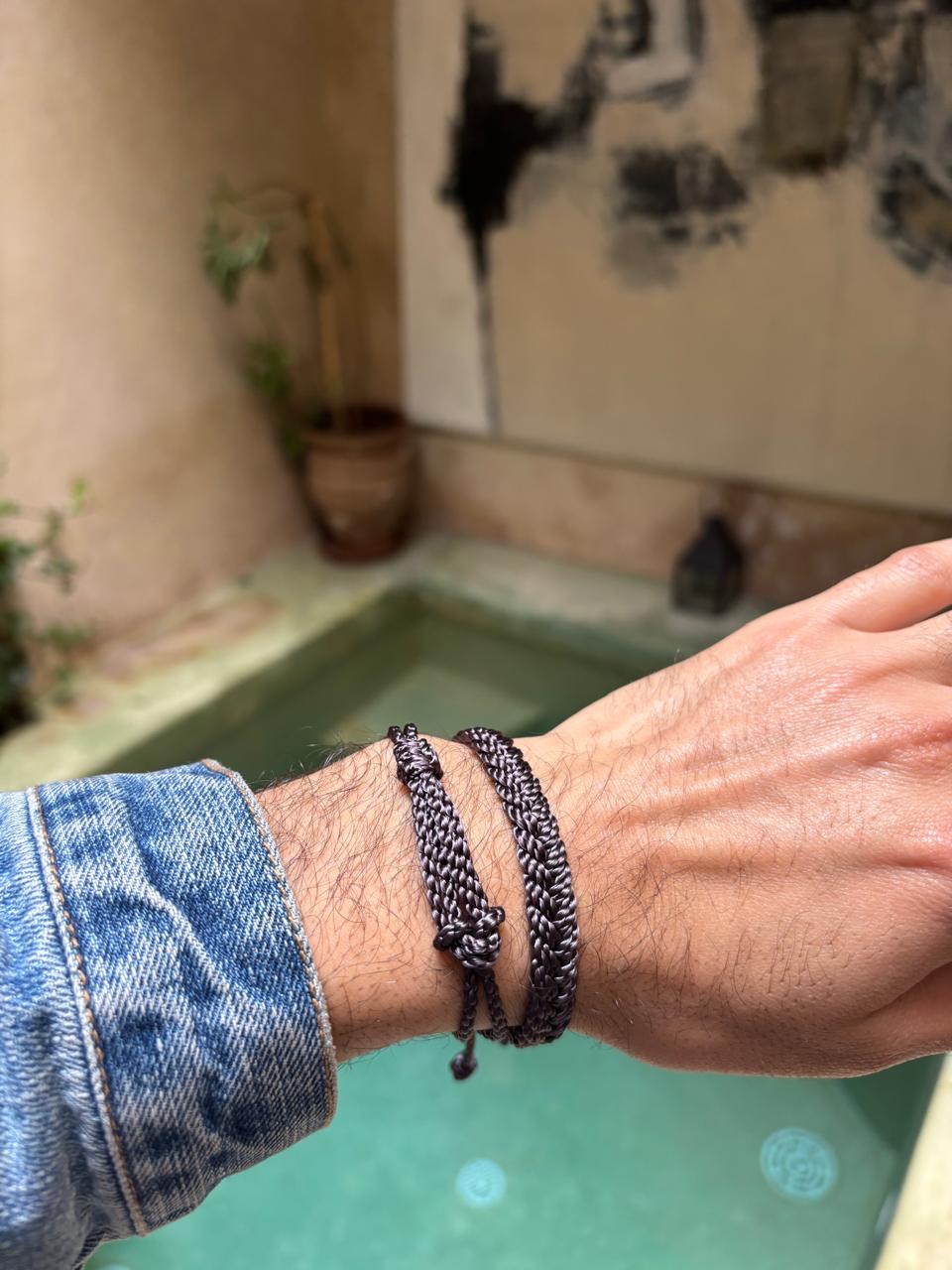 Náramek pánský hedvábný tmavě šedý