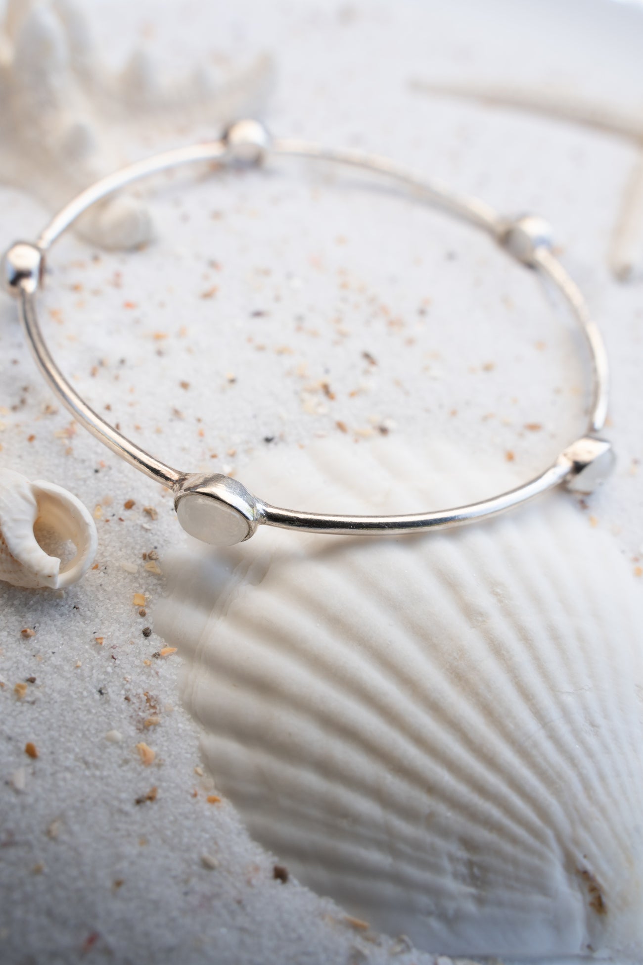 Náramek postříbřená mosaz s měsíčními kameny