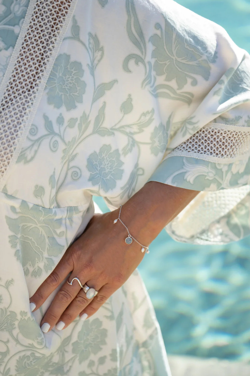 Prsten postříbřená mosaz široký s měsíčním kamenem