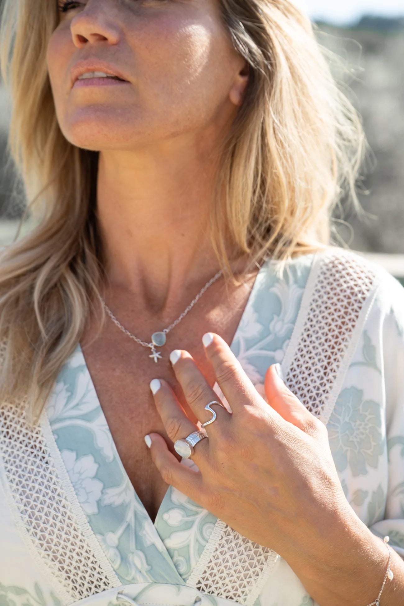 Prsten postříbřená mosaz široký s měsíčním kamenem