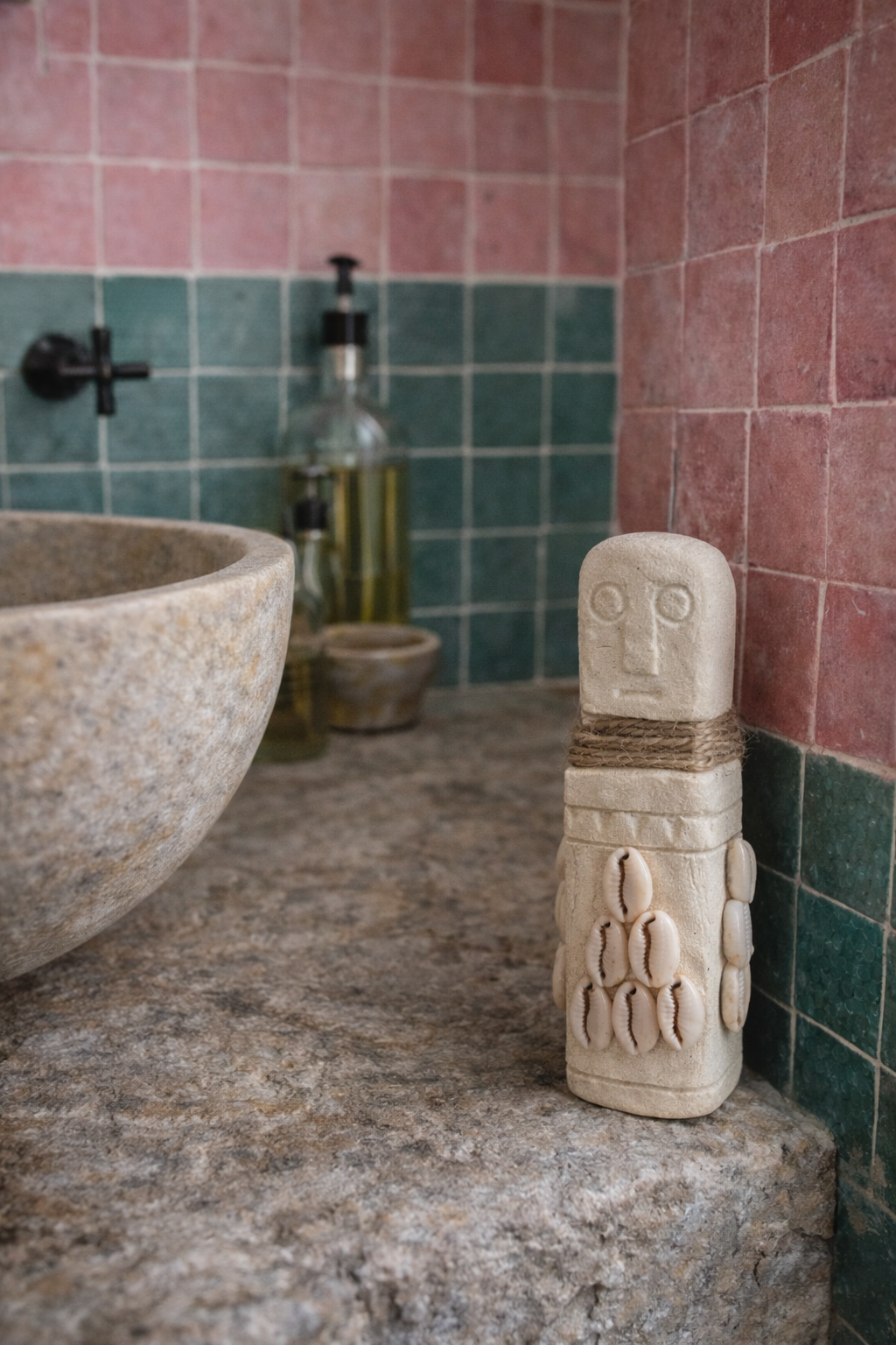 Dekorace kámen soška s mušlemi Bali