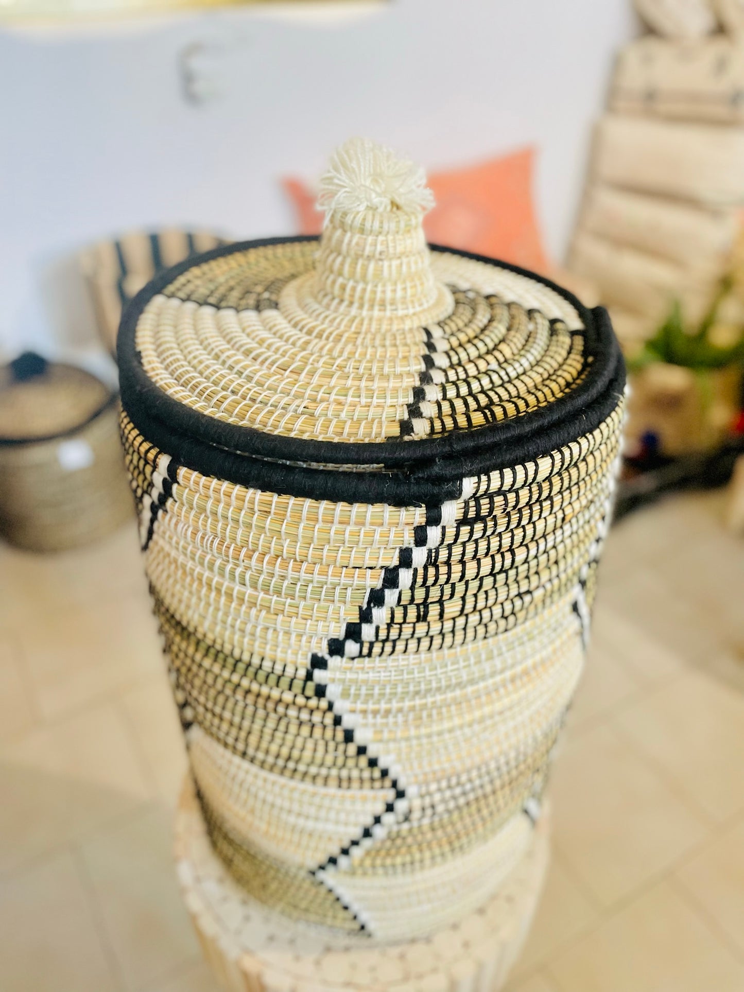 Basket with lid - black/white